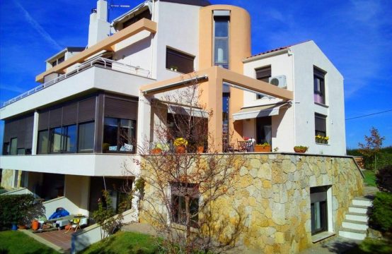 For Sale &#8211; Maisonette 300 m²