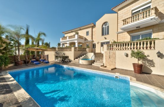 For Sale &#8211; Villa 575 m²