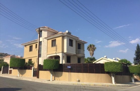 For Sale &#8211; Villa 295 m²