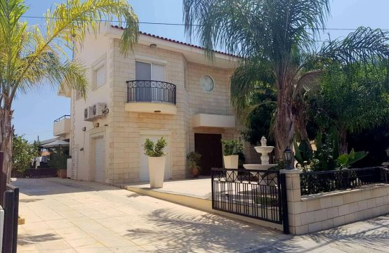 For Sale &#8211; Detached house 320 m²