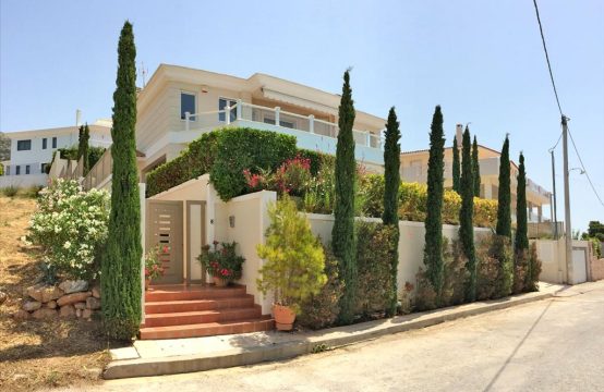 For Sale &#8211; Villa 386 m²