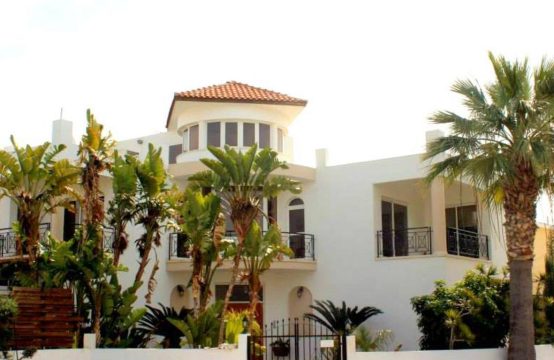 For Sale &#8211; Villa 372 m²