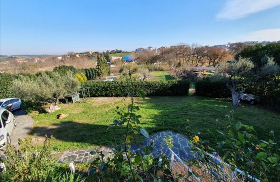 For Sale &#8211; Detached house 335 m²