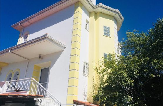 For Sale &#8211; Detached house 220 m²