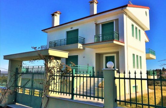 For Sale &#8211; Detached house 400 m²