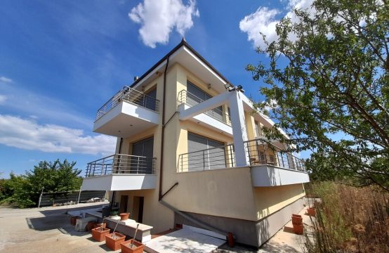 For Sale &#8211; Detached house 300 m²