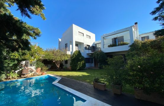 For Sale &#8211; Detached house 305 m²