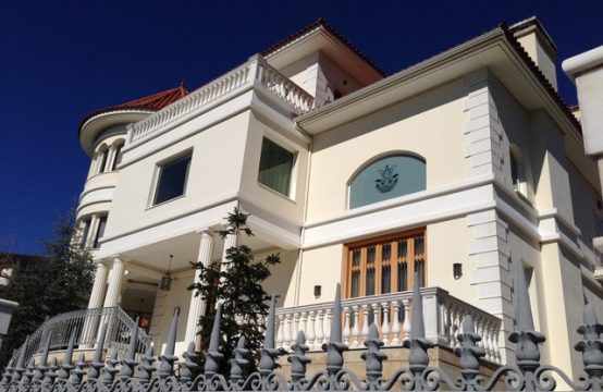 Villa 630 m² Atina’da